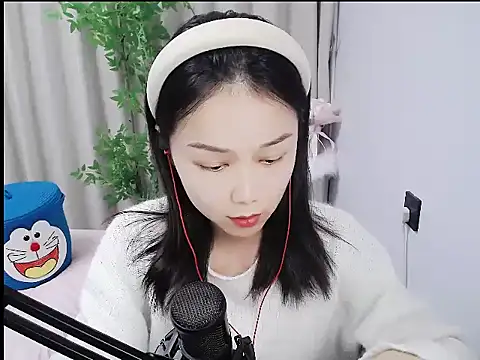 Snapshot of mili923 chatting on 12.14.25 mili923 online show from 12.14.25