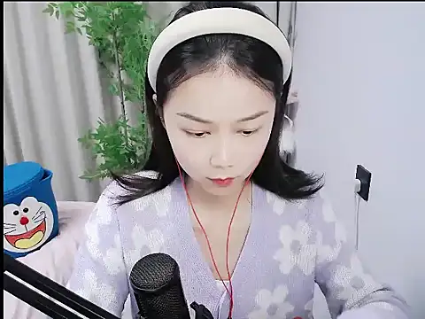 Snapshot of mili923 chatting on 12.21.25 mili923 online show from 12.21.25