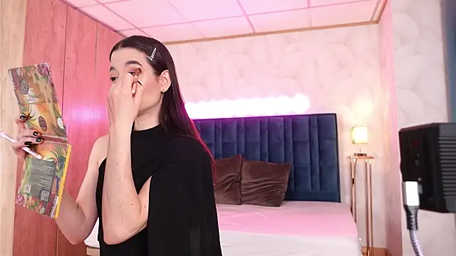 LucyFever online show from 12.23.25