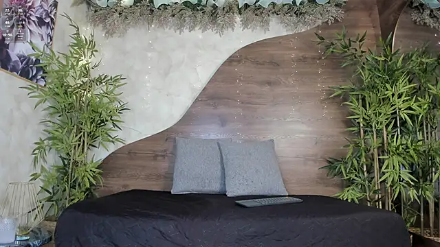 Snapshot of ali_miko chatting on 12.21.25 ali miko online show from 12.21.25