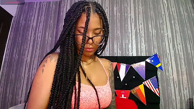 Snapshot of Elizabetth_Roman chatting on 06.16.26 Elizabetth Roman online show from 06.16.26