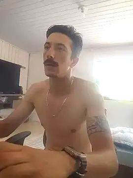 Snapshot of ellgatit chatting on 12.21.25 ellgatit online show from 12.21.25