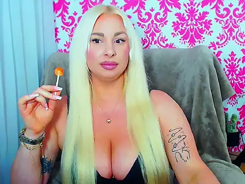 Snapshot of LuxuriaGoddess chatting on 01.13.26 LuxuriaGoddess online show from 01.13.26