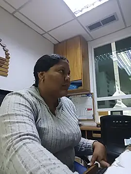 Snapshot of VaneandRossy chatting on 05.16.26 VaneandRossy online show from 05.16.26