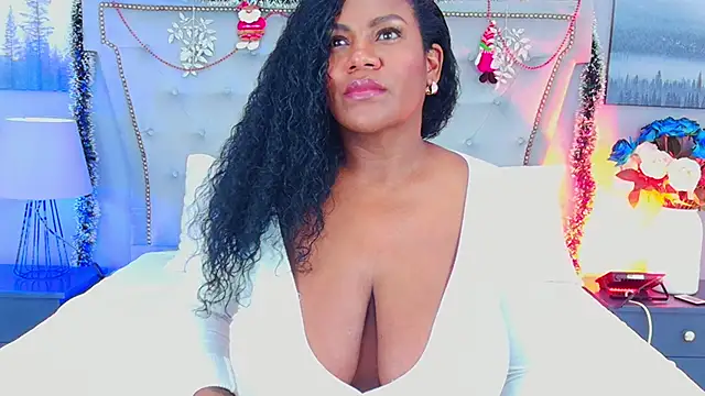 Snapshot of AnnieLeigt chatting on 12.20.25 AnnieLeigt online show from 12.20.25