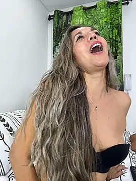 Snapshot of sandrafarrely chatting on 01.15.26 sandrafarrely online show from 01.15.26