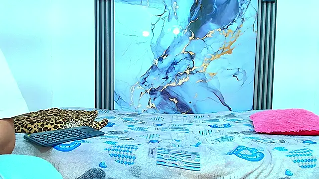 Snapshot of Valentina_and_sneider_ chatting on 01.13.26 Valentina and sneider online show from 01.13.26