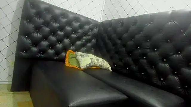 Snapshot of SAMMY_THEMADAME chatting on 12.17.25 SAMMY THEMADAME online show from 12.17.25