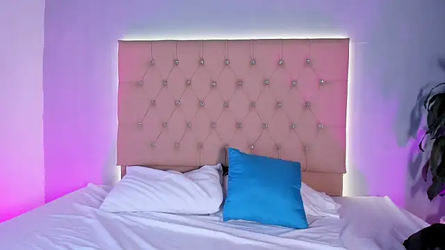 EmmaLawrence  online show from 01.12.26