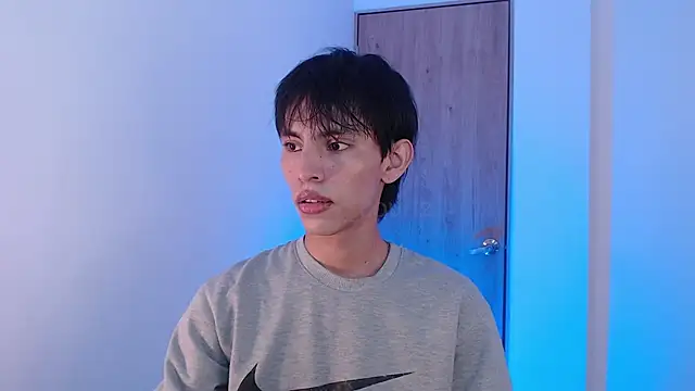 Snapshot of andrew_courtzz chatting on 05.21.26 andrew courtzz online show from 05.21.26