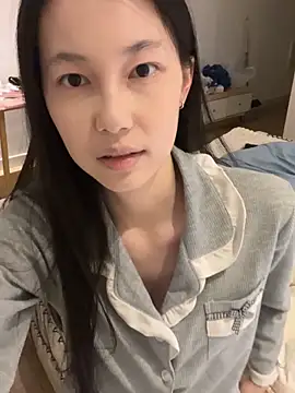 Snapshot of DD-52 chatting on 12.17.25 DD-52 online show from 12.17.25