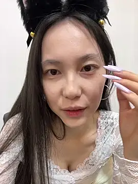 Snapshot of DD-52 chatting on 12.19.25 DD-52 online show from 12.19.25