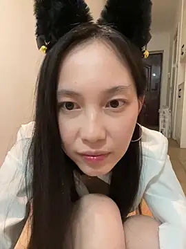 Snapshot of DD-52 chatting on 12.19.25 DD-52 online show from 12.19.25