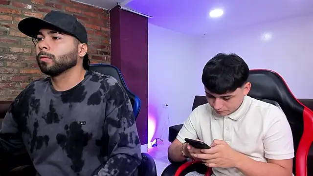 HotThreesoome online show from 02.21.26