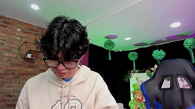 HotThreesoome online show from 03.20.26