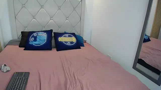 Kat Cute online show from 04.25.26