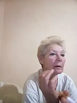 Snapshot of Calypso-Loove chatting on 04.19.26 Calypso-Loove online show from 04.19.26