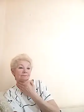 Snapshot of Calypso-Loove chatting on 04.23.26 Calypso-Loove online show from 04.23.26