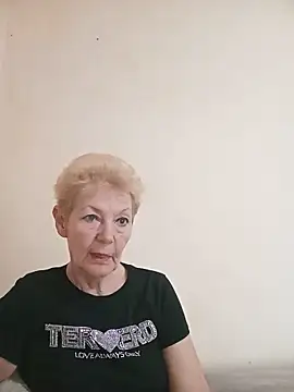Snapshot of Calypso-Loove chatting on 05.22.26 Calypso-Loove online show from 05.22.26