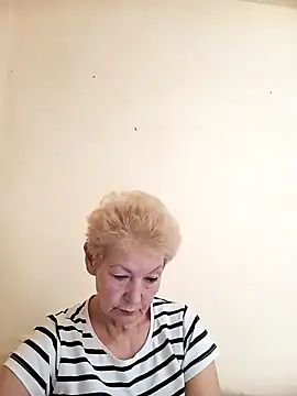 Snapshot of Calypso-Loove chatting on 05.28.26 Calypso-Loove online show from 05.28.26