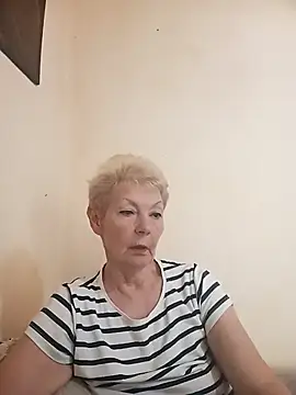 Snapshot of Calypso-Loove chatting on 05.30.26 Calypso-Loove online show from 05.30.26