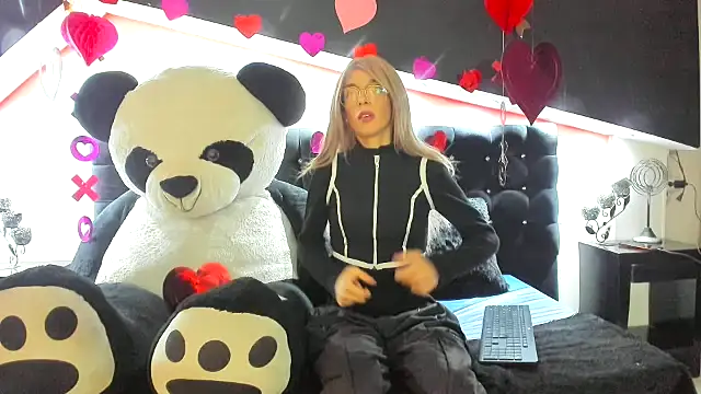 Snapshot of Lis_Pearson chatting on 02.19.26 Lis Pearson online show from 02.19.26