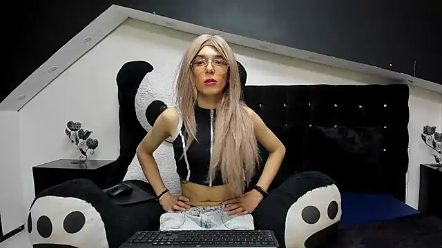 Snapshot of Lis_Pearson chatting on 03.01.26 Lis Pearson online show from 03.01.26