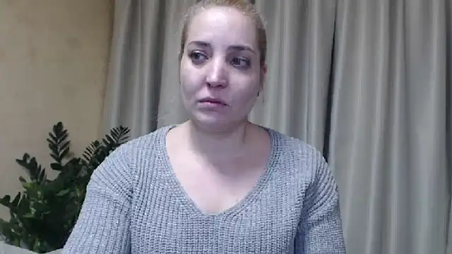 Snapshot of sweetpussy chatting on 02.12.25 sweetpussy online show from 02.12.25