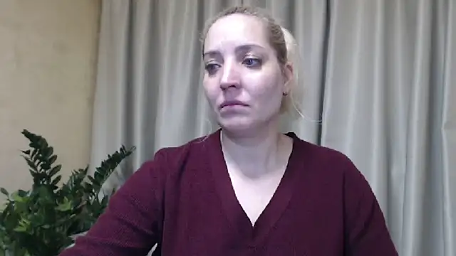 Snapshot of sweetpussy chatting on 03.04.25 sweetpussy online show from 03.04.25