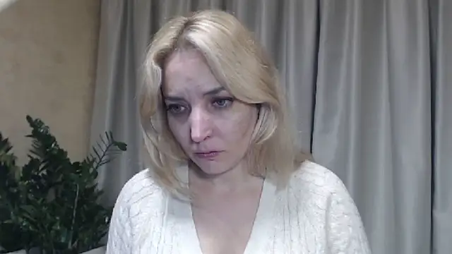 Snapshot of sweetpussy chatting on 10.14.25 sweetpussy online show from 10.14.25