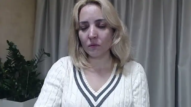 Snapshot of sweetpussy chatting on 10.22.25 sweetpussy online show from 10.22.25