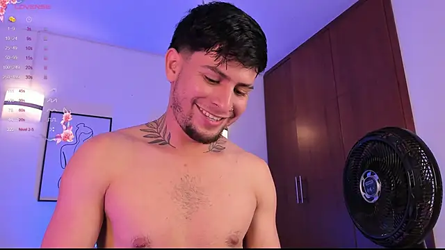 Snapshot of vaalentiino chatting on 02.14.26 vaalentiino online show from 02.14.26