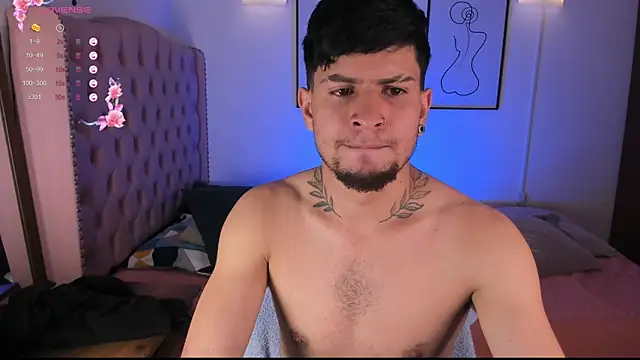 Snapshot of vaalentiino chatting on 02.25.26 vaalentiino online show from 02.25.26