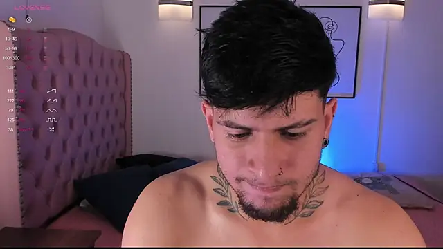 Snapshot of vaalentiino chatting on 02.26.26 vaalentiino online show from 02.26.26