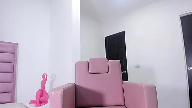 Snapshot of Ririblonde1 chatting on 02.14.26 Ririblonde1 online show from 02.14.26