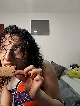 Snapshot of little__ammy chatting on 02.05.26 little ammy online show from 02.05.26