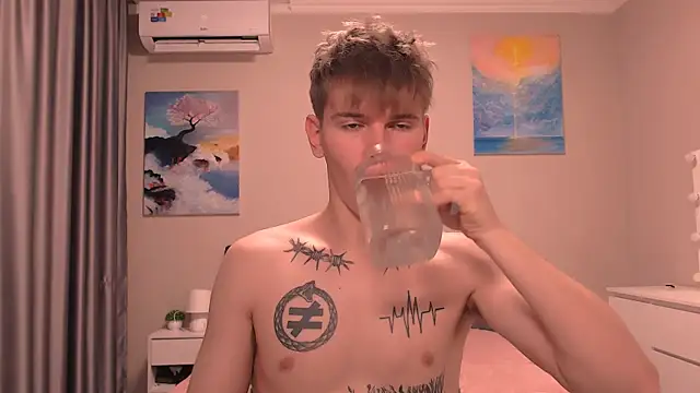 Snapshot of Fredd_Xanders chatting on 12.17.25 Fredd Xanders online show from 12.17.25