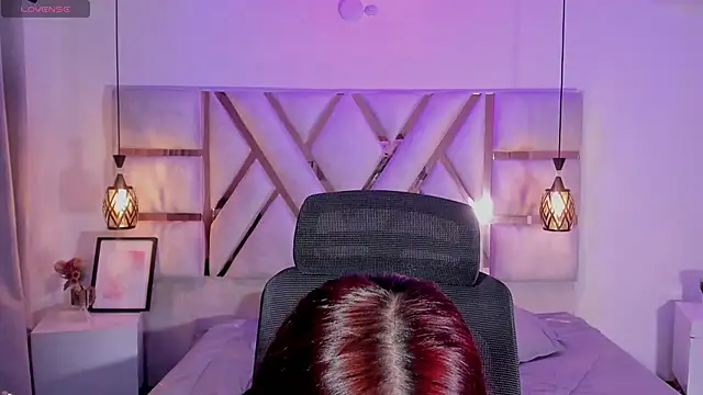 Snapshot of scarlettvg chatting on 12.14.25 scarlettvg online show from 12.14.25