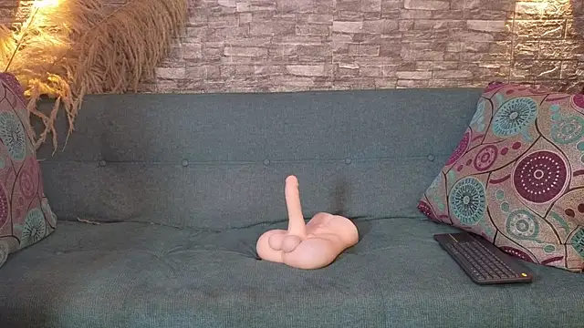 Snapshot of scarlettvg chatting on 12.18.25 scarlettvg online show from 12.18.25