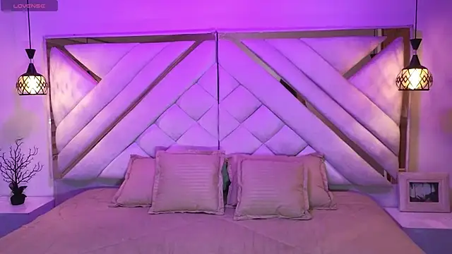 Snapshot of scarlettvg chatting on 12.19.25 scarlettvg online show from 12.19.25