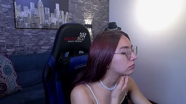 Snapshot of scarlettvg chatting on 12.20.25 scarlettvg online show from 12.20.25