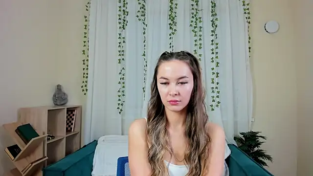 LunaCurly  online show from 12.18.25