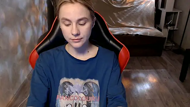 MiaBun1 online show from 04.04.26