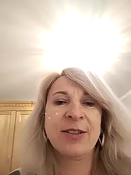 Snapshot of AhlyssaLove1155 chatting on 04.16.26 AhlyssaLove1155 online show from 04.16.26