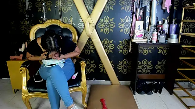 Snapshot of Sunny_n_Miha chatting on 12.18.25 Sunny n Miha online show from 12.18.25