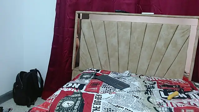 Snapshot of pia_houns17 chatting on 12.18.25 pia houns17 online show from 12.18.25