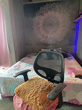 Snapshot of Luna____dance chatting on 12.20.25 Luna dance online show from 12.20.25