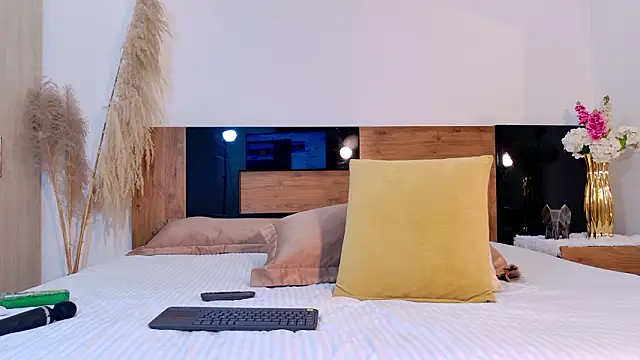 Snapshot of LucyHanks chatting on 03.02.26 LucyHanks online show from 03.02.26