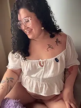 Snapshot of VanesssaMilf_ chatting on 12.15.25 VanesssaMilf online show from 12.15.25