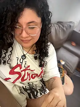 Snapshot of VanesssaMilf_ chatting on 04.22.26 VanesssaMilf online show from 04.22.26